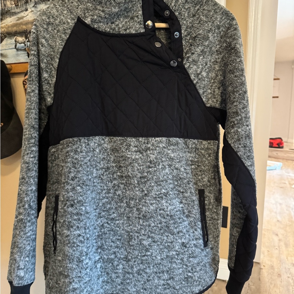 Abercrombie & Fitch Black and Gray Quilted Jacket